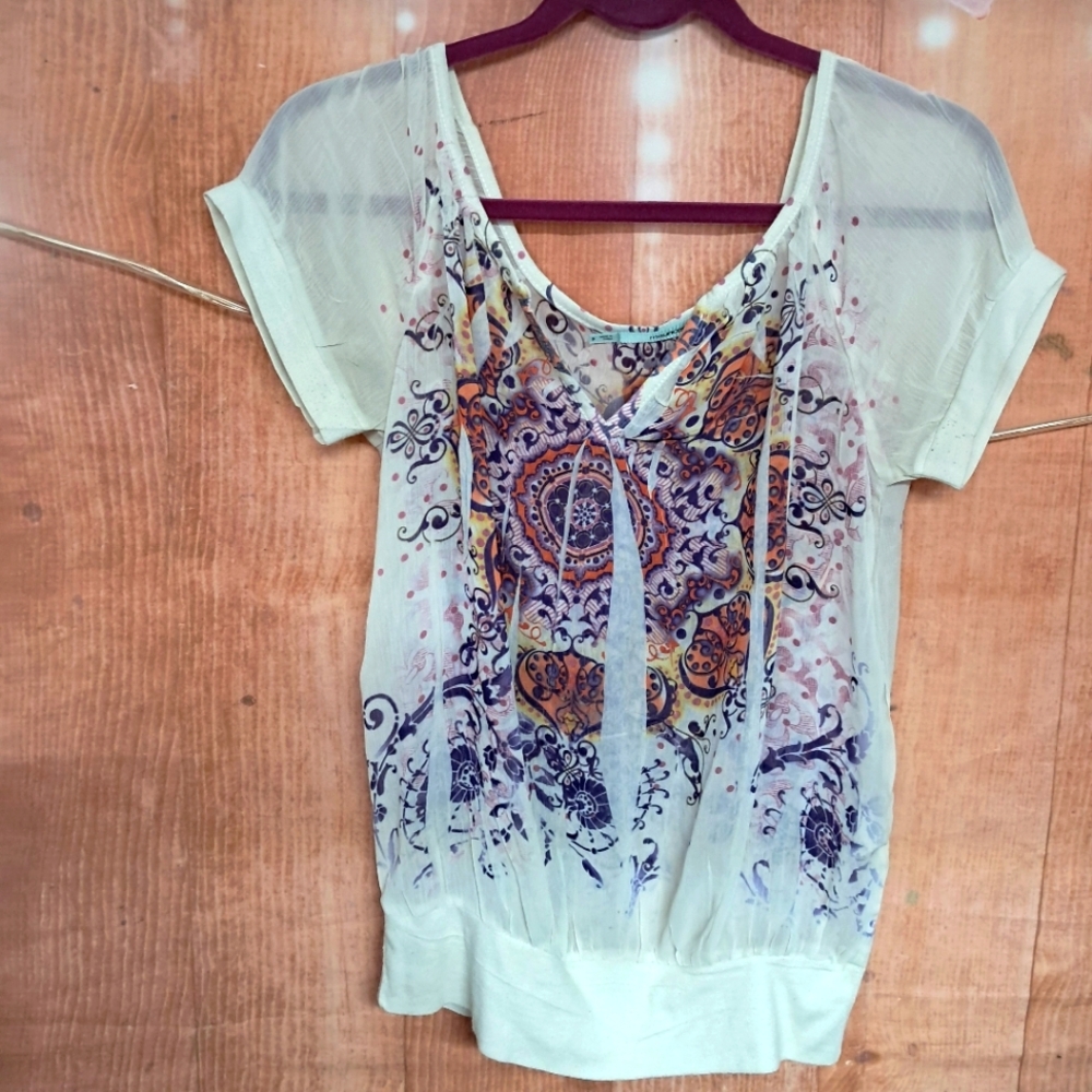 Maurices size small white v-neck blouse